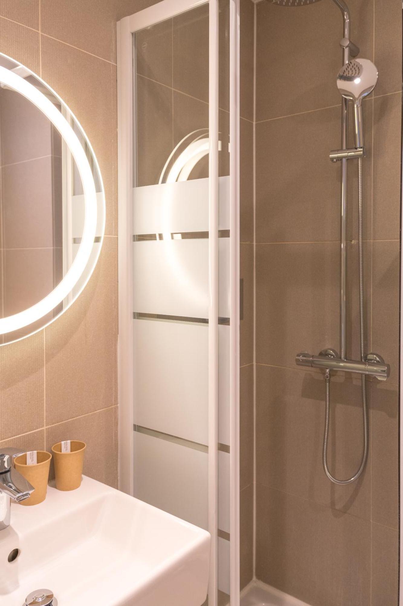 Hotel Frochot Montmartre Paris